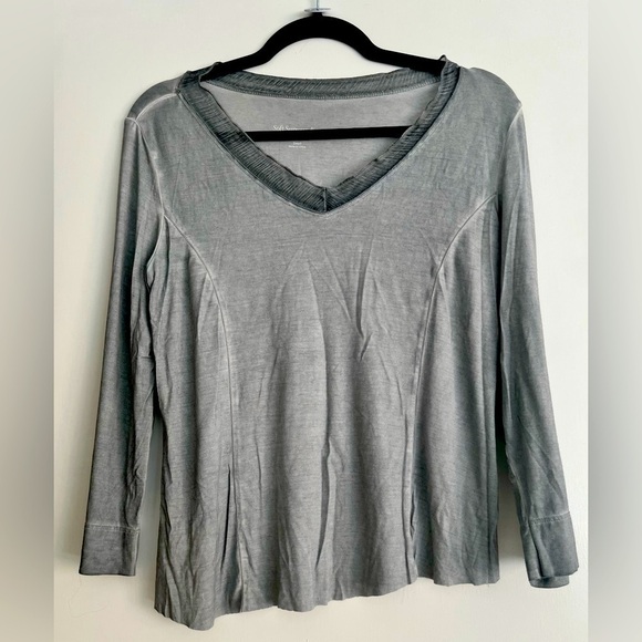 SOFT Surroundings Lace V Neck Long Sleeve Tee Size Small. - Picture 2 of 3